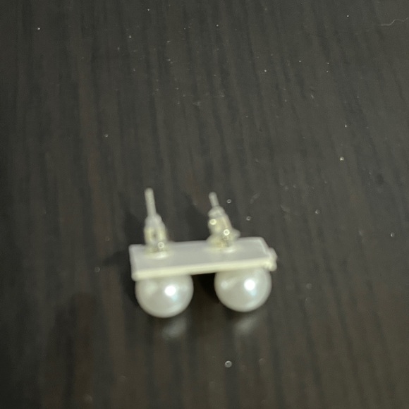 New Classic Faux Pearl Earrings Pair Fashion Jewellery Retro Look Gift - Picture 2 of 2